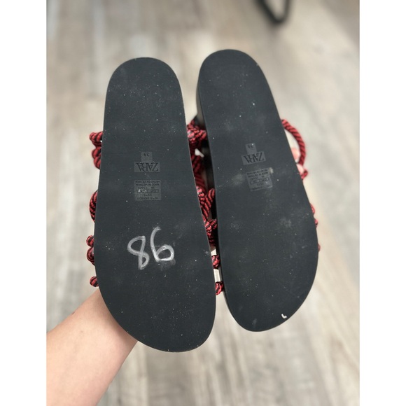 ❌SOLD❌Zara Women’s Flat Sandals 39 (8) Red Black Criss Cross Rope Slide Slip - Picture 4 of 4
